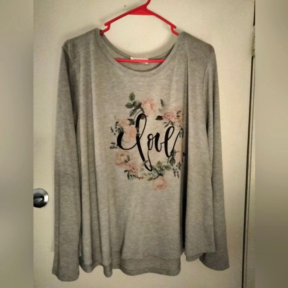 EUC💘 Phil Love Gray long sleeve "Love" tunic with Roses size Large